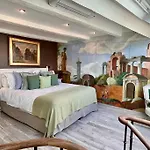 Appartamento Rooftop Triplex With Garden At Notre Dame *