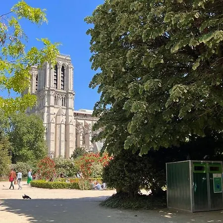 Apartman Rooftop Triplex With Garden At Notre Dame