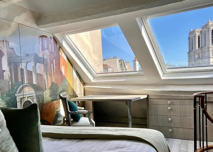 Rooftop Triplex With Garden At Notre Dame *
