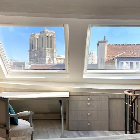 Rooftop Triplex With Ac - Garden At Notre Dame