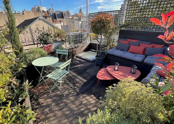Rooftop Triplex With Garden At Notre Dame Апартаменты *