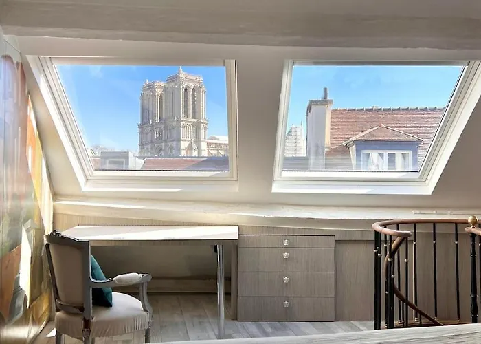 Rooftop Triplex With Garden At Notre Dame