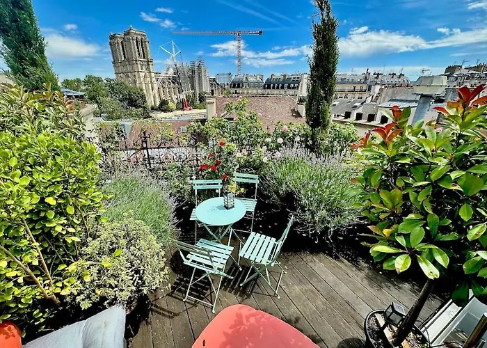 Appartamento Rooftop Triplex With Garden At Notre Dame *